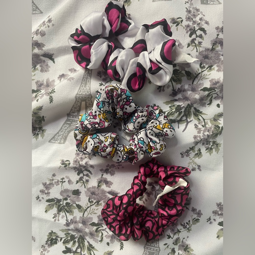 Hello Kitty hair accessories 💘